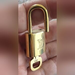 LOUIS VUITTON Lock and Key #313